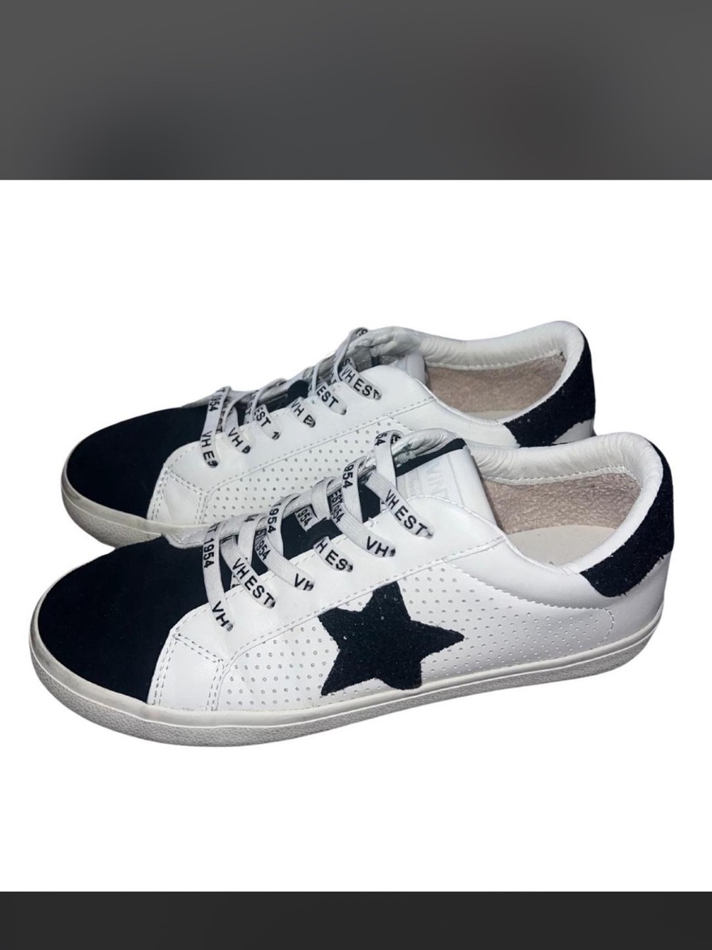 Vintage White Sneakers with Black Star and Toe